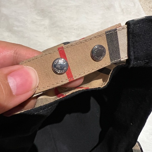 Burberry hat medium pre-loved - Picture 13 of 14